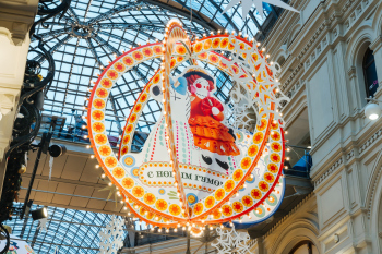 Новогоднее оформление ГУМа 2026: Дымковская сказка в сердце Москвы / 12.2025 Фотография © Алексей Лифанов / Wowhaus