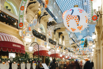 Новогоднее оформление ГУМа 2026: Дымковская сказка в сердце Москвы / 12.2025 Фотография © Алексей Лифанов / Wowhaus