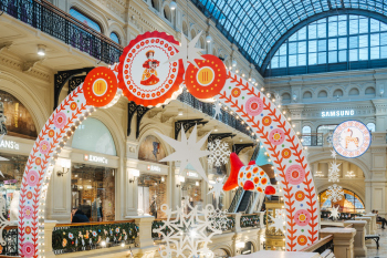 Новогоднее оформление ГУМа 2026: Дымковская сказка в сердце Москвы / 12.2025 Фотография © Алексей Лифанов / Wowhaus