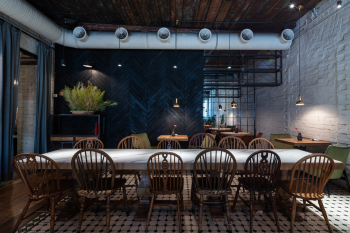 Ресторан «Гастроли» Фотография © Максим Лоскутов/ предоставлена бюро RIM.III