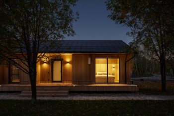 Модульные дома, вдохновленные русской избой Фотография © Сергей Волокитин / предоставлена DO buro