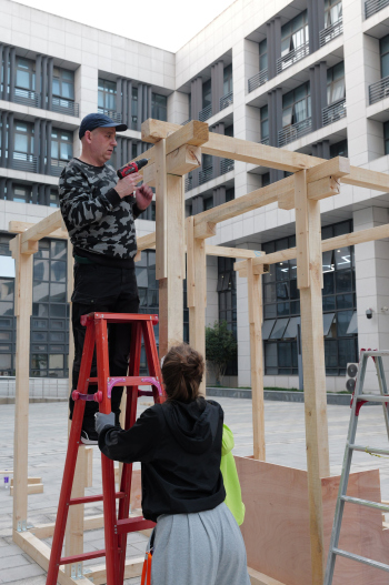 Монтаж работ © Фотография предоставлена Ильей Саковичем