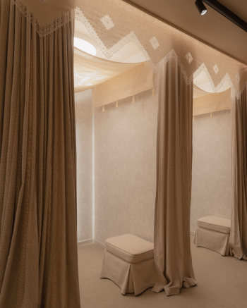 Бутик «Крестецкая строчка» и Alexandra Georgieva в Москве Фотография © Варвара Топленникова / предоставлена Бюро 5:00 am