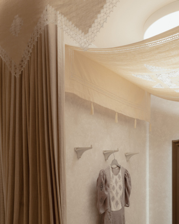 Бутик «Крестецкая строчка» и Alexandra Georgieva в Москве Фотография © Варвара Топленникова / предоставлена Бюро 5:00 am