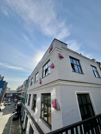 Инсталляция «Мусорные города» © Дарья Ивашкина (D.IVA). Фотография предоставлена пресс-службой Центра ARTPLAY