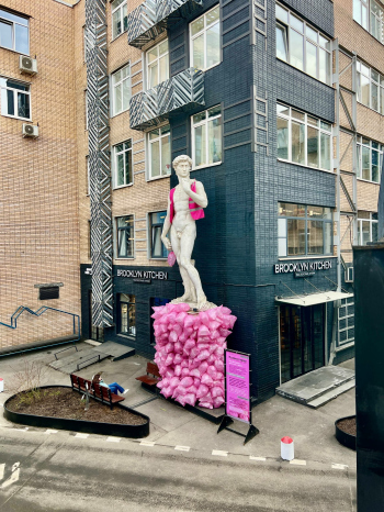 Инсталляция «Мусорные города» © Дарья Ивашкина (D.IVA). Фотография предоставлена пресс-службой Центра ARTPLAY