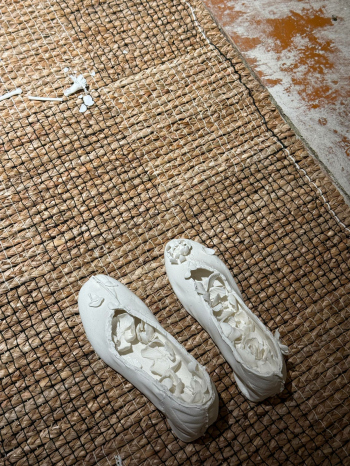 «Смеялись, помнишь?» Вики Утикалко Фотография © Юлия Зинкевич
