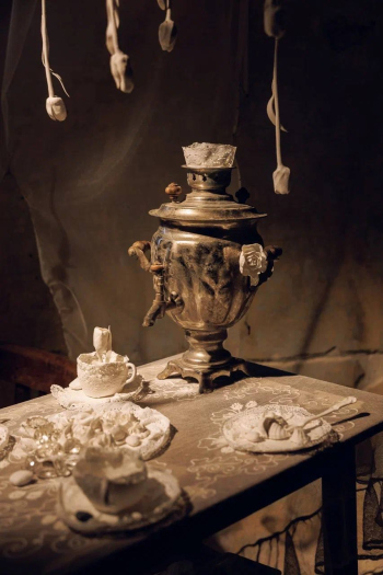 «Смеялись, помнишь?» Вики Утикалко Фотография © Артём Белоусов