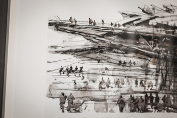 «Парящий мост» в Зарядье. Акварель Сергея Кузнецова. Выставка «Депозитарий современности. Архитектура XXI века – в собрание музея», 2026 Фотография © Юлия Тарабарина, Архи.ру