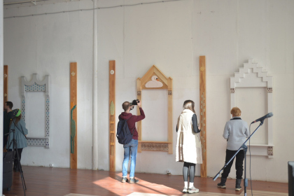 В Творческой Усадьбе «Гуслица» открылась выставка «Наличники – Лица Улицы – традиционная идентичность в современной архитектуре» В Творческой Усадьбе «Гуслица» открылась выставка «Наличники – Лица Улицы – традиционная идентичность в современной архитектуре»