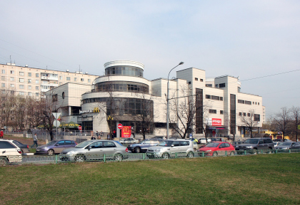 Mixed-use retail complex on Veshnyakovskaya street