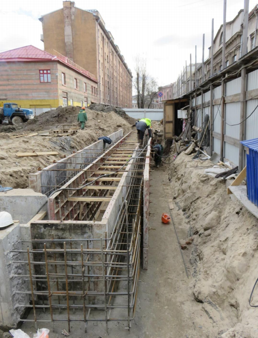  Art View House on the Moika Waterfront. The construction of the guide wall Copyright:  Evgeniy Gerasimov & partners