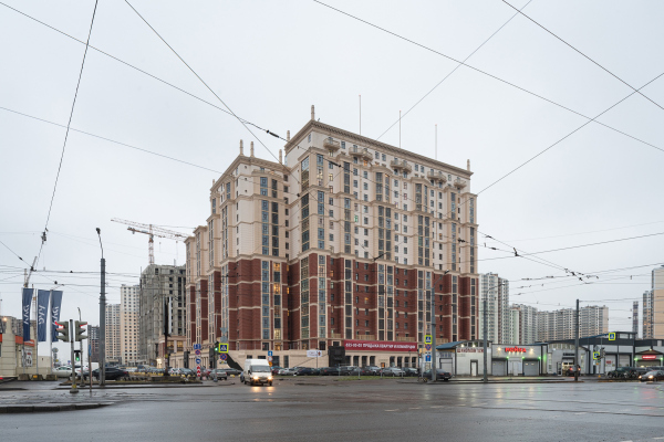 Overall view from southeast. Renaissance housing complex Copyright: Photograph  Dmitry Tsyrenshchikov /provided by Liphart Architects