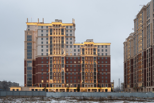 The northern facade, the evening light. Renaissance housing complex Copyright: Photograph  Dmitry Tsyrenshchikov /provided by Liphart Architects
