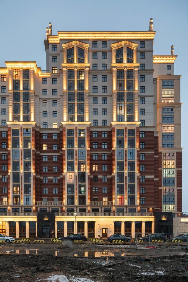 A fragment of the facade on the Dybenko Street, the evening light. Renaissance housing complex Copyright: Photograph  Dmitry Tsyrenshchikov /provided by Liphart Architects