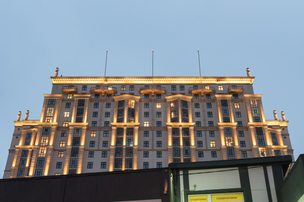 Fragment of the facade on the Dalnevostochny Avenue. The bay windows and the balconies of the top floors. Renaissance housing complex Copyright: Photograph  Dmitry Tsyrenshchikov /provided by Liphart Architects