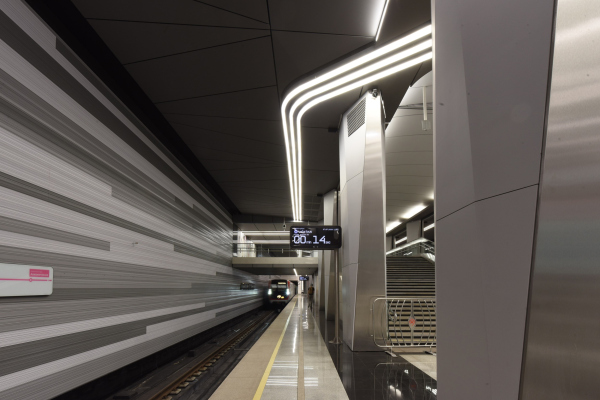 Интерьер станции метро «Авиамоторная», открыт в 2020 Фотография предоставлена SEVALCON