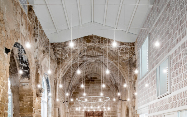 Церковь в Виланова (Каталония). AleaOlea Architecture & Landscape © Adrià Goula Предоставлено Wienerberger