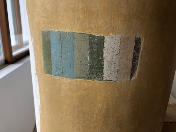 Disclosure of paint layers on the column in cell P. Restoration and adaptaion of the the cultural heritage site “Narkomfin Building” (2017-2020) Copyright: Photograph provided by Ginzburg Architects