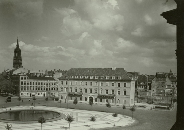 ,  ,      / Palaisplatz,   -, 1954.08, Foto: Möbius, Walter, Aufn.-Nr.: df_hauptkatalog_0125174, SLUB / Deutsche Fotothek; 2014,  .     