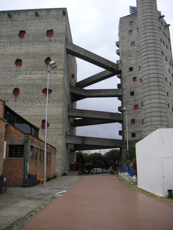 Общественный центр SESC – Fábrica da Pompéia в Сан-Паулу. 1977–1986 Фото: Thomas Hobbs via  flickr.com. Лицензия Creative Commons Attribution-Share Alike 2.0 Generic 