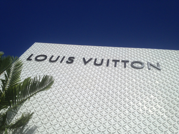  Louis Vuitton  . .    LafargeHolcim