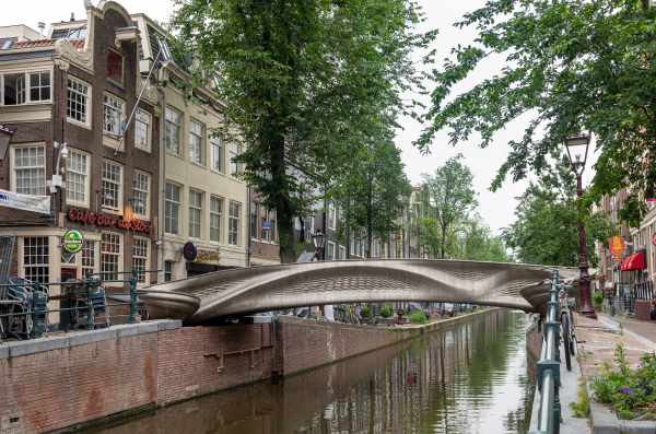 Стальной мост, напечатанный на 3D-принтере Фото © Thea van den Heuvel