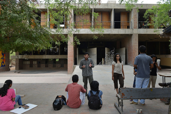 Ахмадабадская школа архитектуры (университет CEPT). 1966, достраивалась до 2012 Фото © Vastushilpa Foundation
