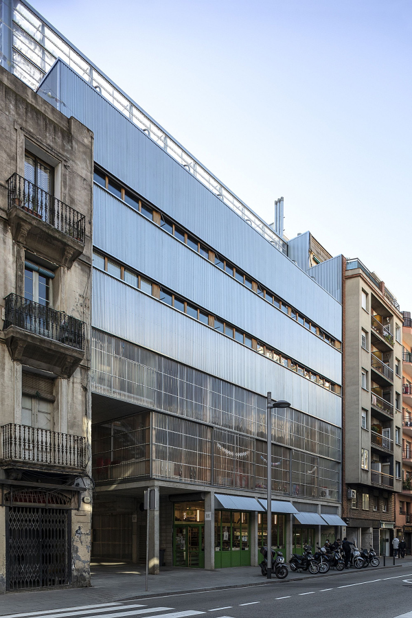 Кооператив на 28 квартир La Borda в Барселоне Фото © Baku Akazawa