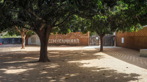 Средняя школа CEM Kamanar, Тионк-Эссиль, провинция Зигиншор Фото © Aga Khan Trust for Culture / Amir Anoushfar