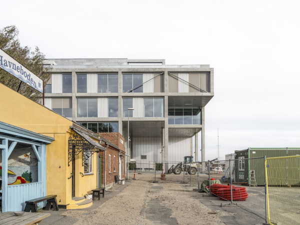      (SIMAC)   Rasmus Hjortshøj /  C.F. Møller Architects