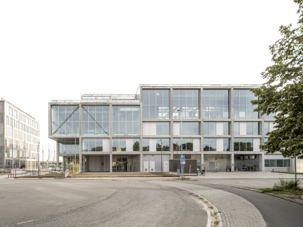      (SIMAC)   Rasmus Hjortshøj /  C.F. Møller Architects