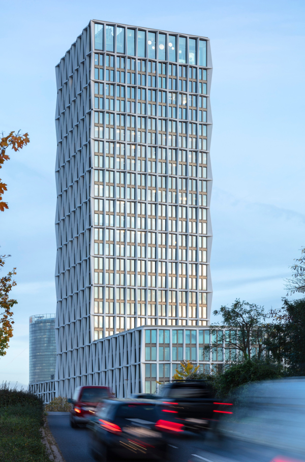   Neuer Kanzlerplatz     HG Esch