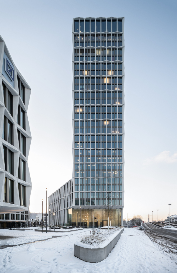   Neuer Kanzlerplatz     Christa Lachenmaier