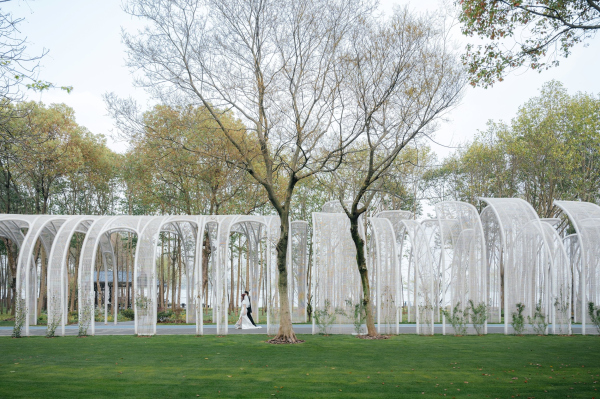   Emerald Screen Pergola     CreatAR lmages /  Wutopia Lab