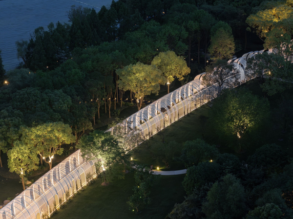   Emerald Screen Pergola     CreatAR lmages /  Wutopia Lab