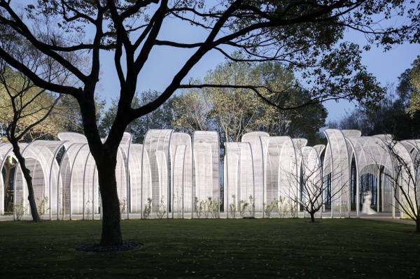   Emerald Screen Pergola     CreatAR lmages /  Wutopia Lab