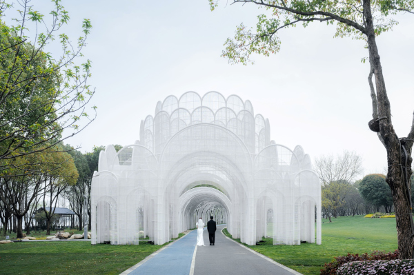   Emerald Screen Pergola     CreatAR lmages /  Wutopia Lab