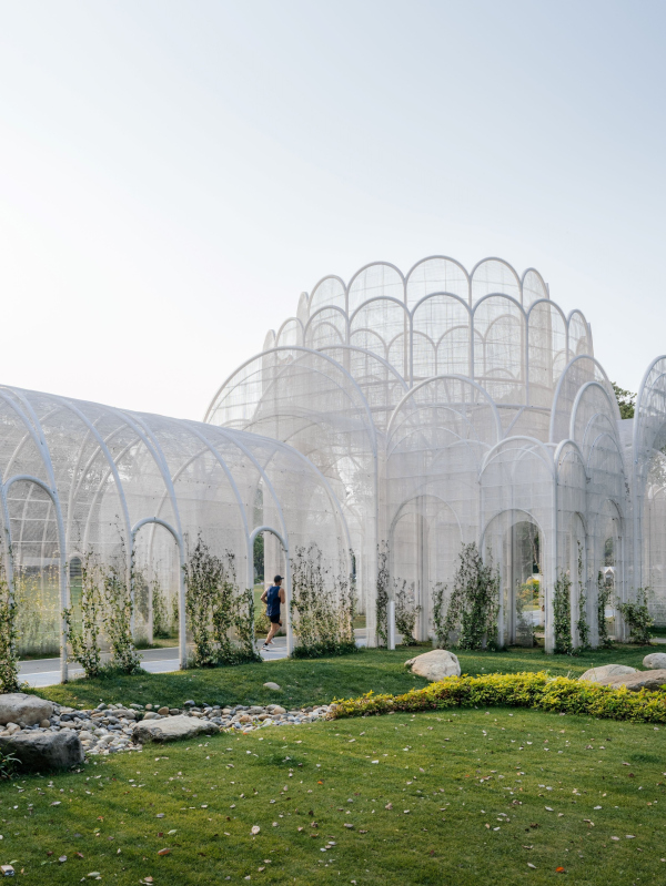   Emerald Screen Pergola     CreatAR lmages /  Wutopia Lab