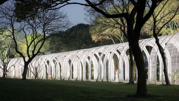   Emerald Screen Pergola     CreatAR lmages /  Wutopia Lab