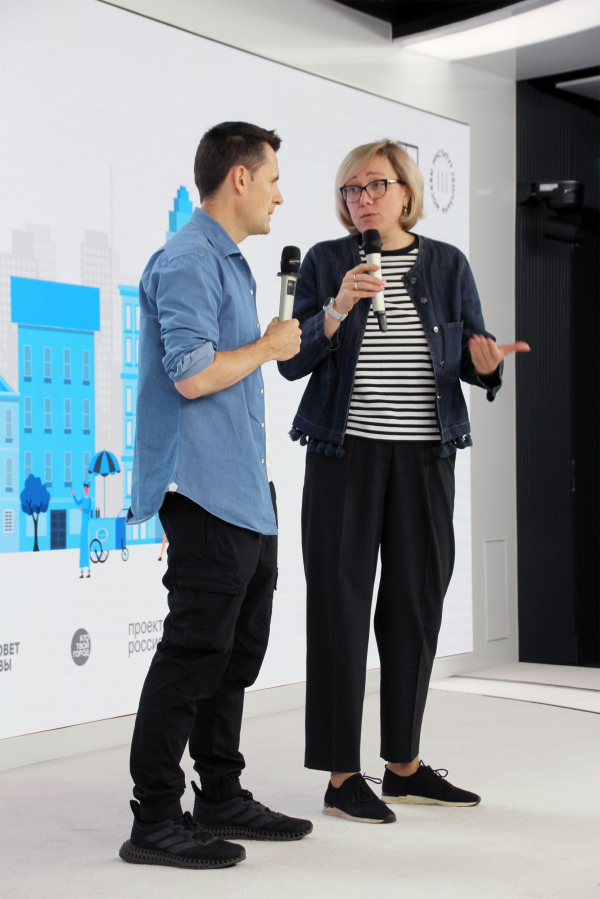 Sergey Kuznetsov and Tatyana Guk at the jury meeting. “Explore the City” competition, presentation of research results. Copyright: Photograph  Julia Tarabarina, Archi.ru