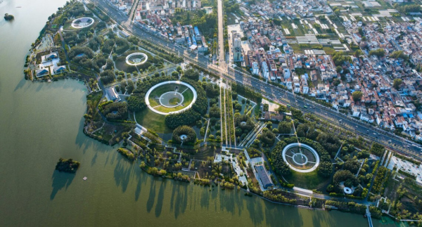 Sponge Synergy: The Huaiyang Fuxi Cultural Park, , .
: Turenscape Photo by  Turenscape /  WAF