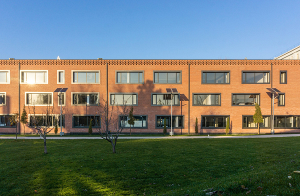          /  Parallel architects