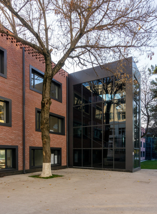          /  Parallel architects