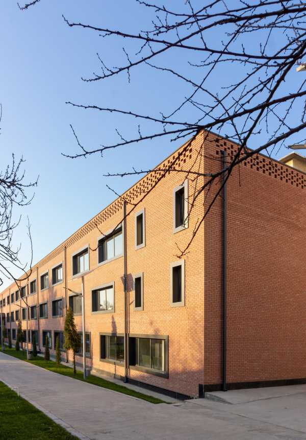          /  Parallel architects