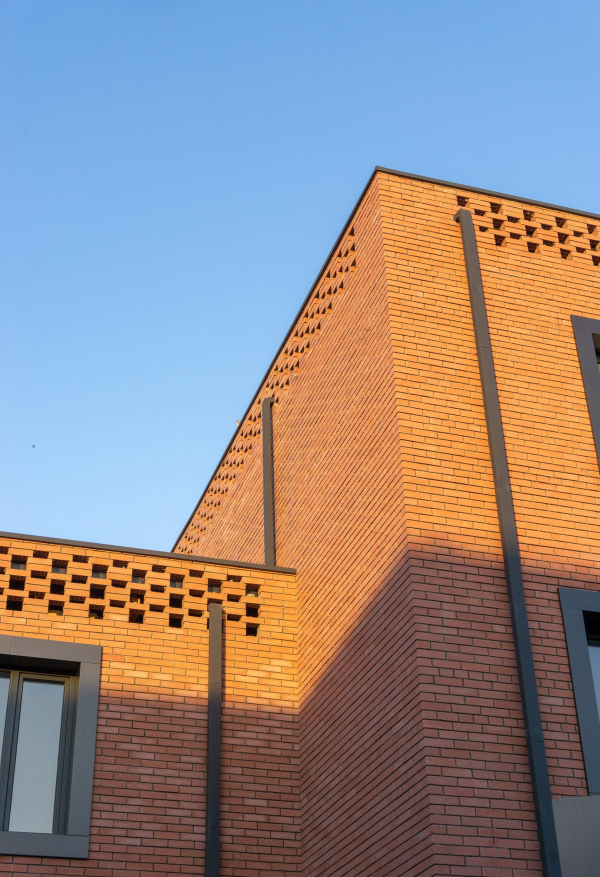          /  Parallel architects