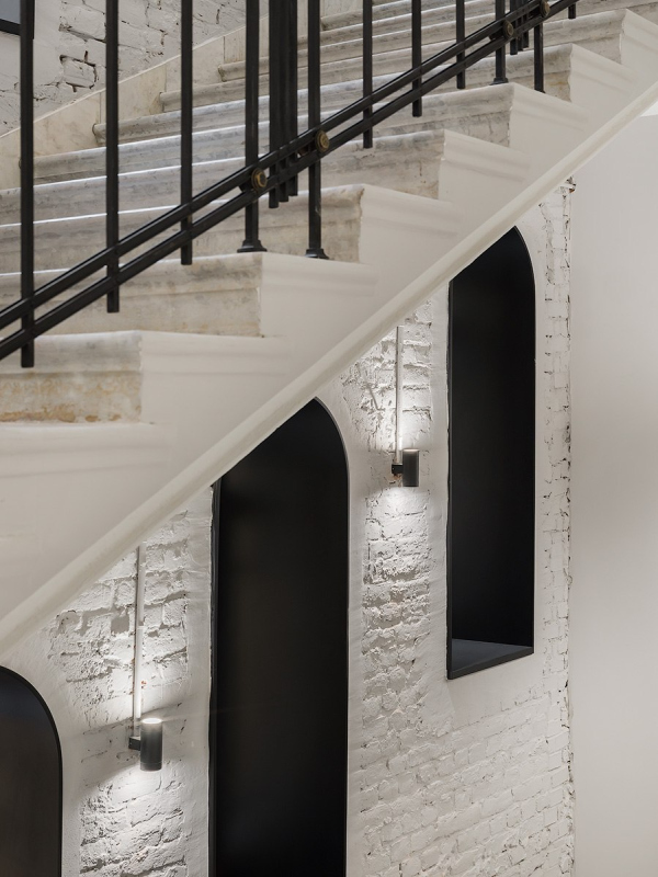   , -     /  UNK corporate interiors