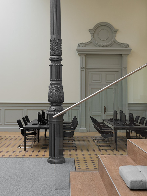   , -     /  UNK corporate interiors