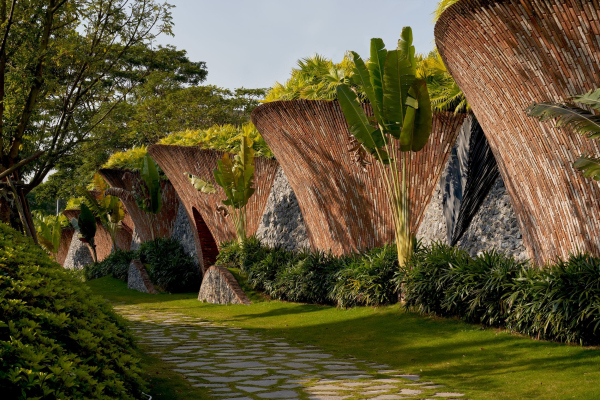   Marisfrolg   Van Brandenburg, Junhui Cai, Marisfrolg Fashion Group /  Architecture Van Brandenburg