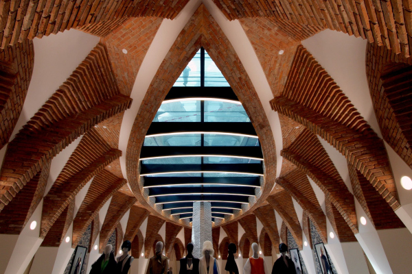   Marisfrolg   Van Brandenburg, Junhui Cai, Marisfrolg Fashion Group /  Architecture Van Brandenburg